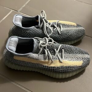 Size 9 1/2 - Adidas Yeezy Boost 350 V2 Ash Blue worn once